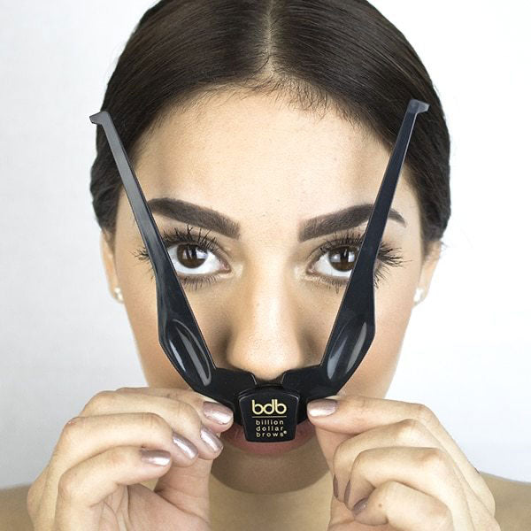 How to Use a Brow Shaper to Get Symmetrical Eyebrows