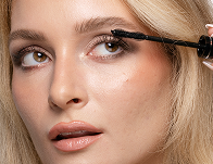 Long-lasting mascara with a unique silicone brush