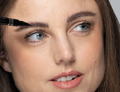 Precise tip mimics natural brow hairs